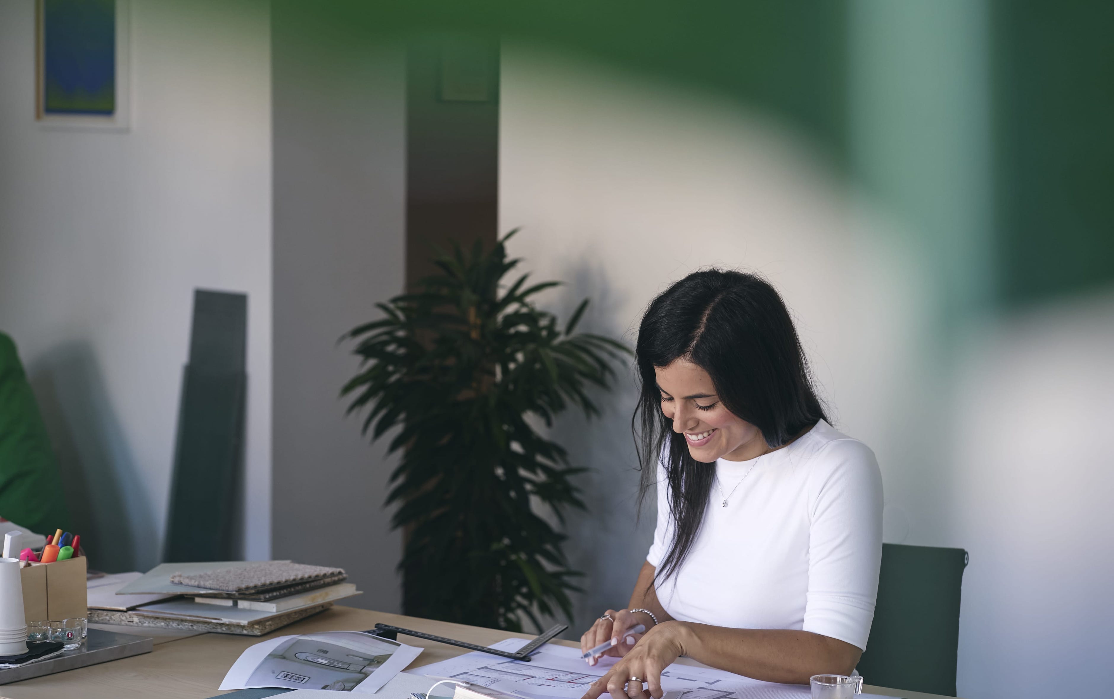 Silvia Canton Architetto nel suo studio progetta e riceve i propri clienti nel massimo confort per poter essere seguiti in modo professionale